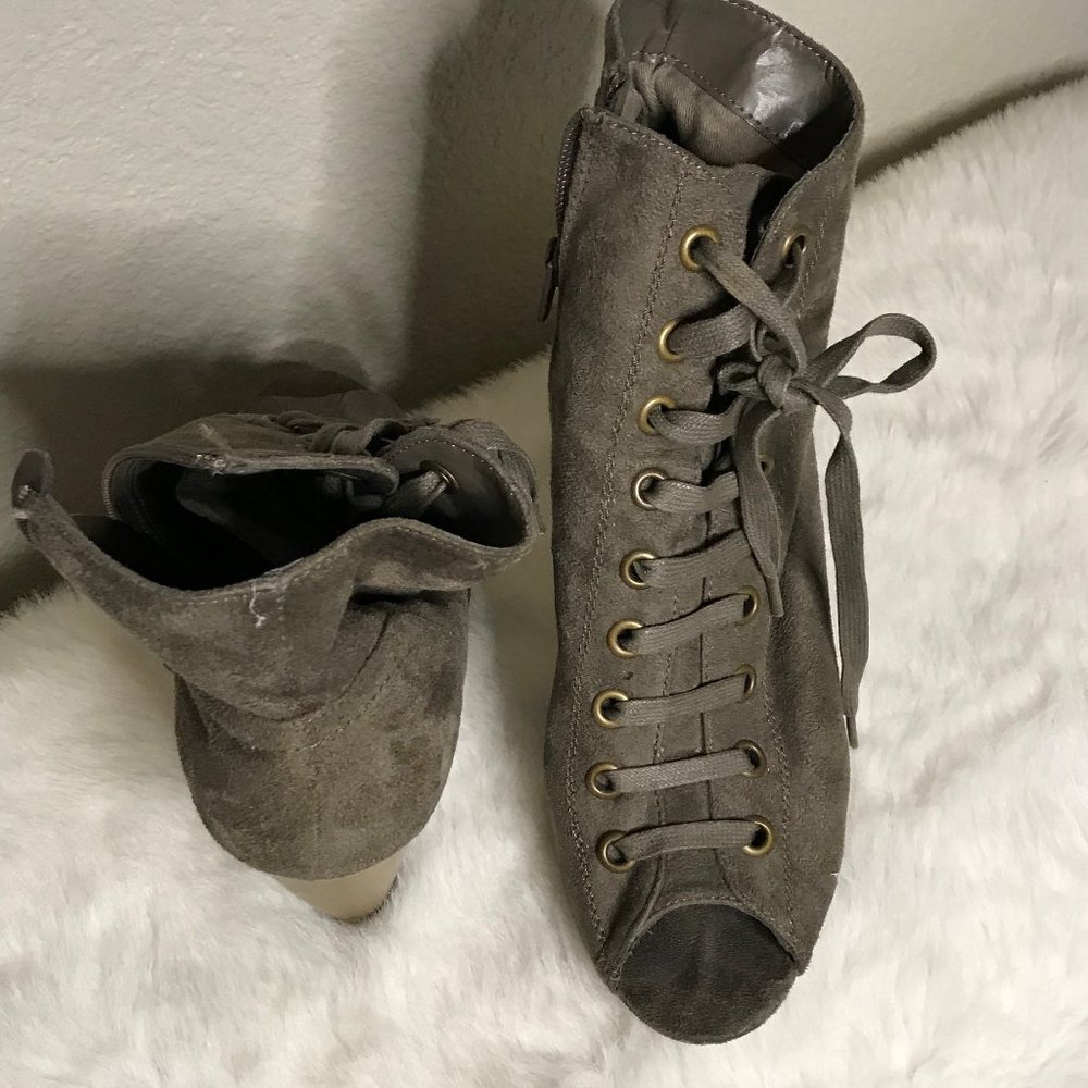 Women's taupe Booties